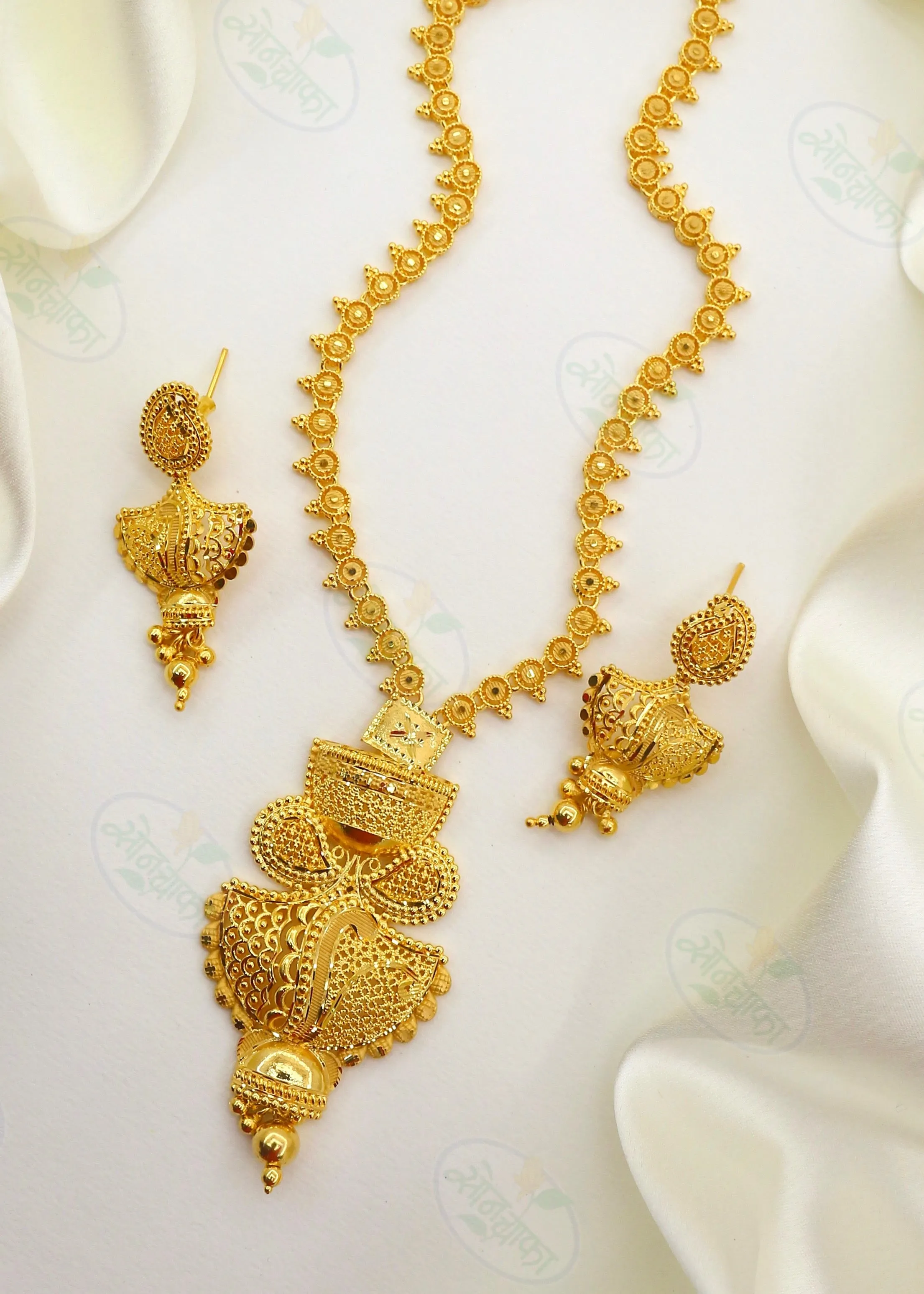 BEAUTIFUL MINA WORK GOLDEN NECKLACE