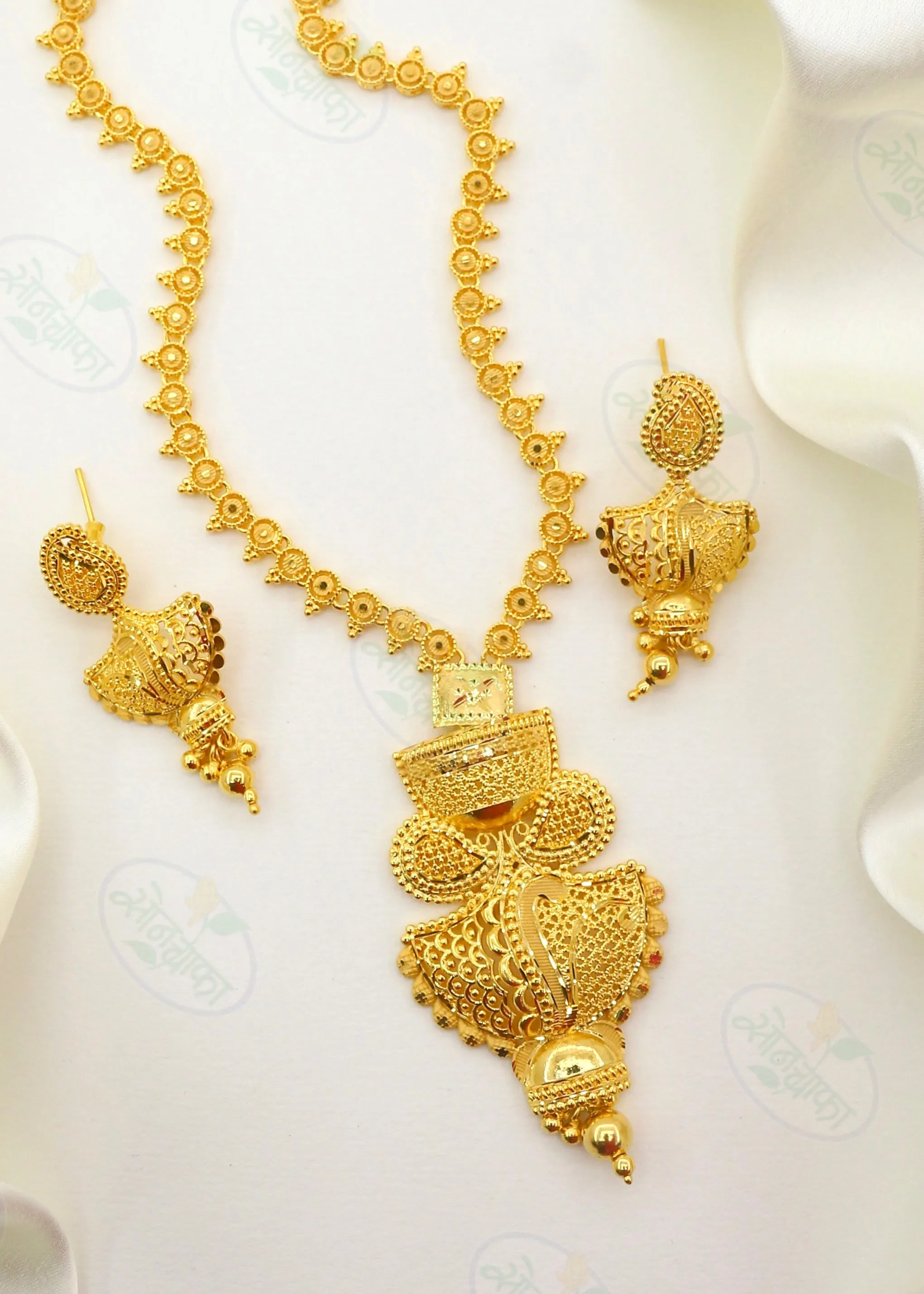 BEAUTIFUL MINA WORK GOLDEN NECKLACE