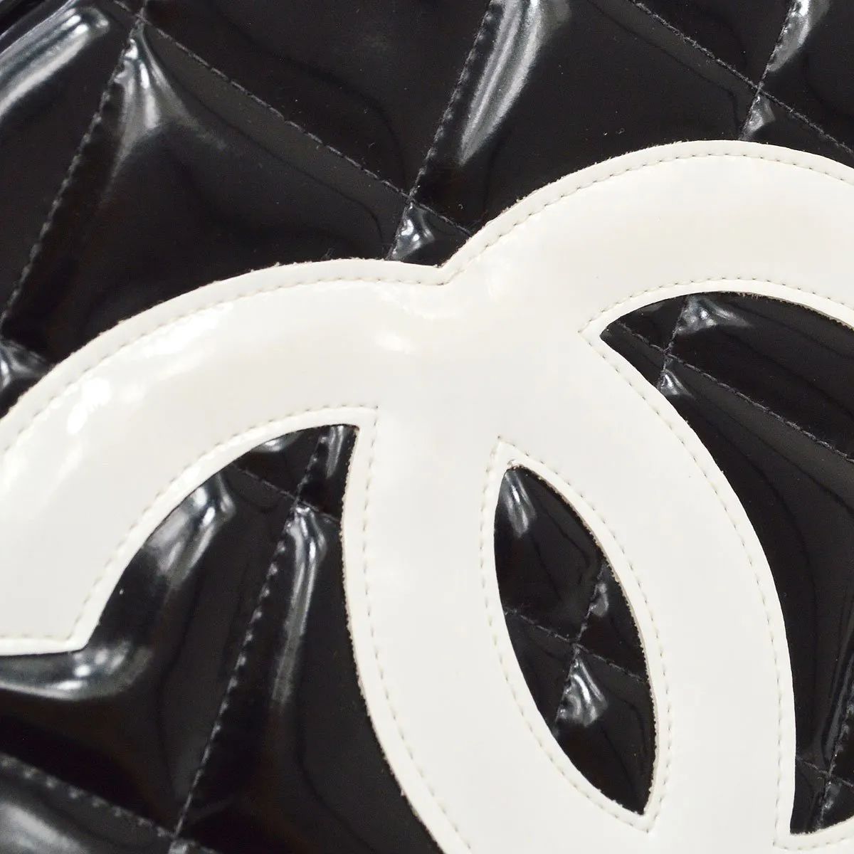 CHANEL 1995 Round Vanity Handbag 91966