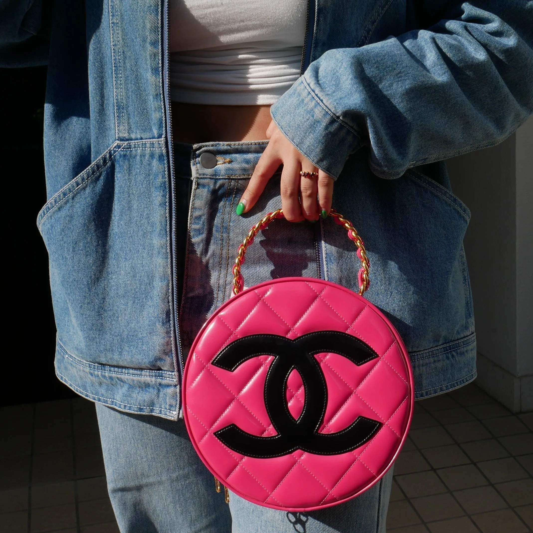 CHANEL 1995 Round Vanity Handbag 92591