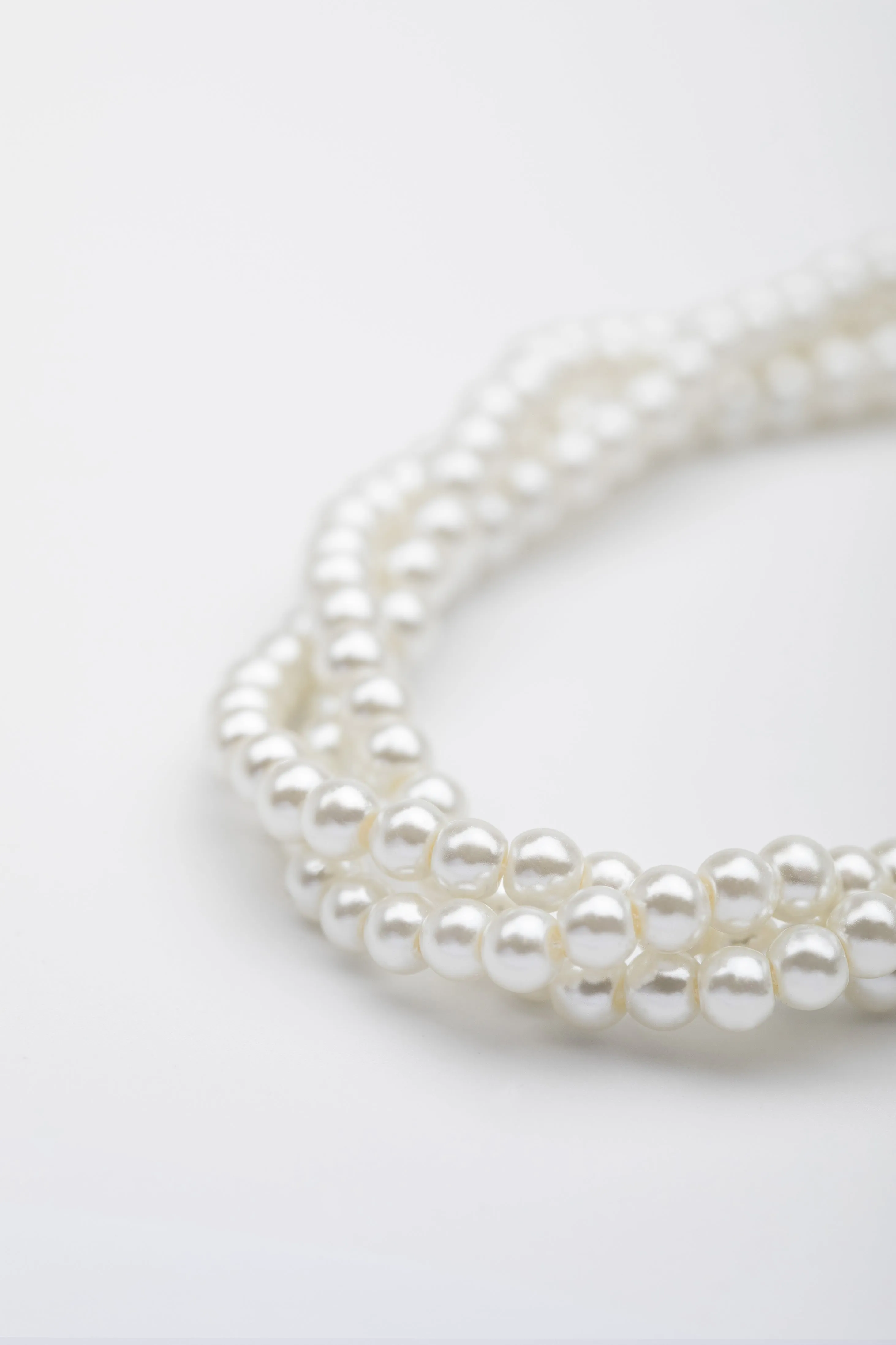 Gorgeous Long Faux Pearl Necklace