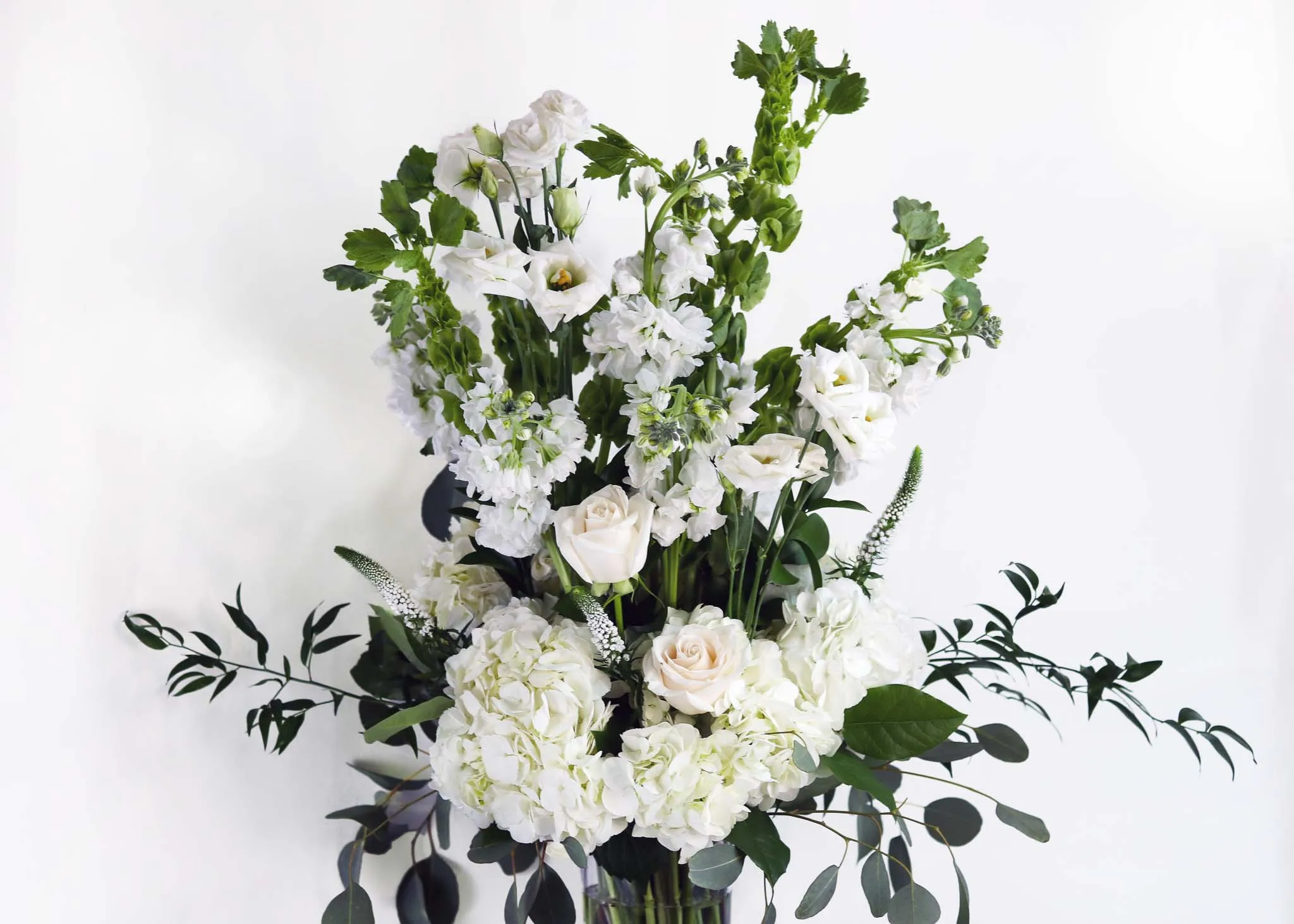 Gorgeous White Theme Centerpiece