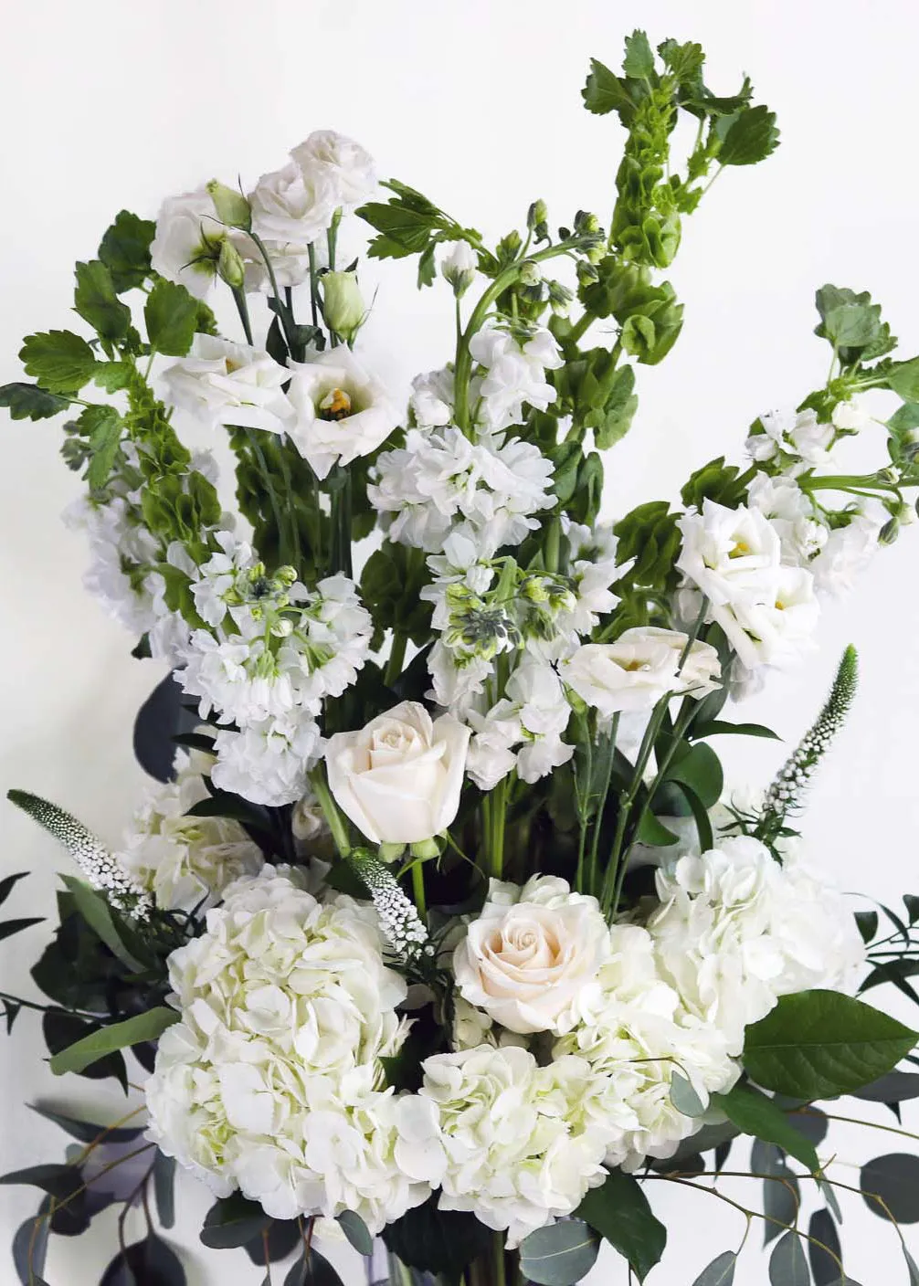 Gorgeous White Theme Centerpiece