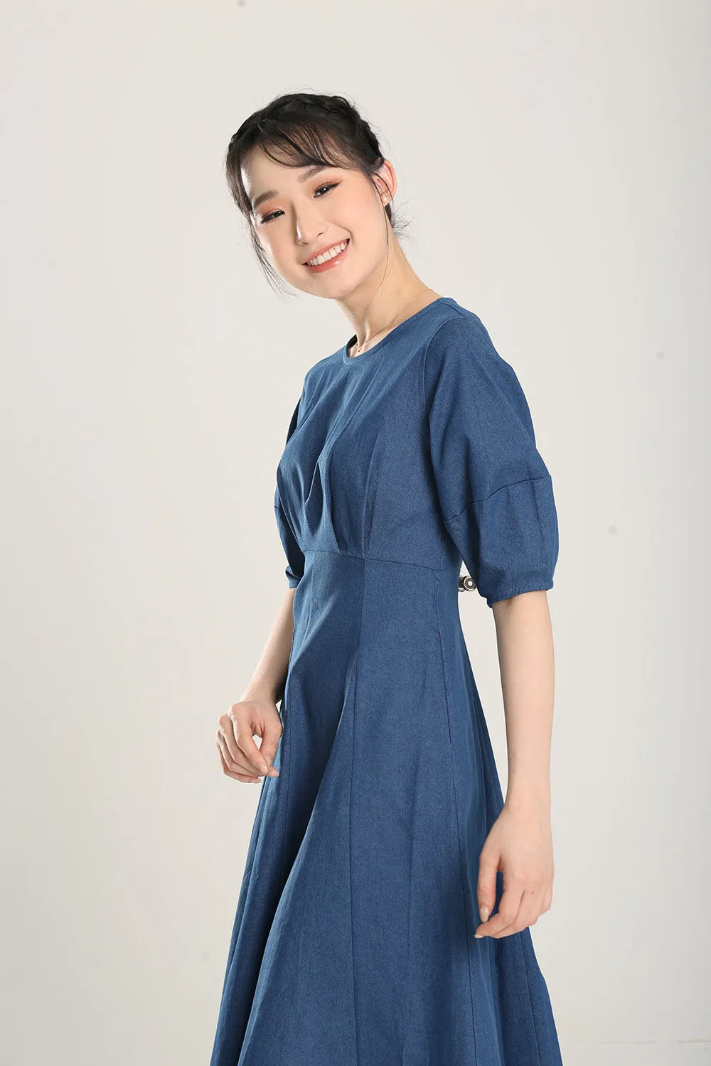 Jaelia Midi Denim Dress in Mid Wash
