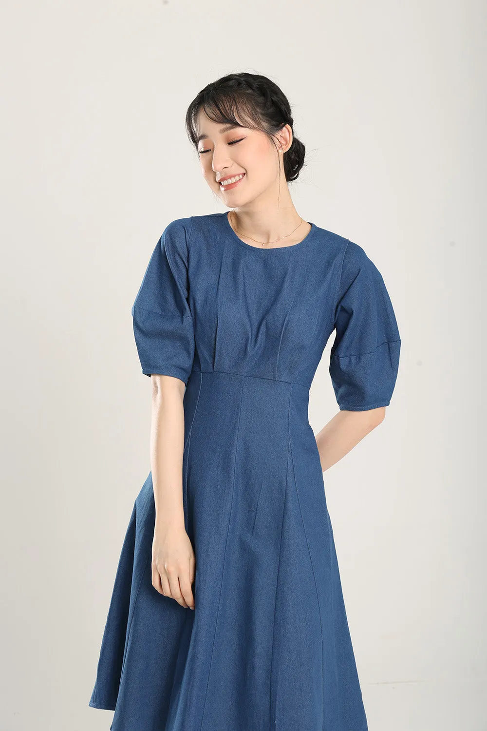 Jaelia Midi Denim Dress in Mid Wash