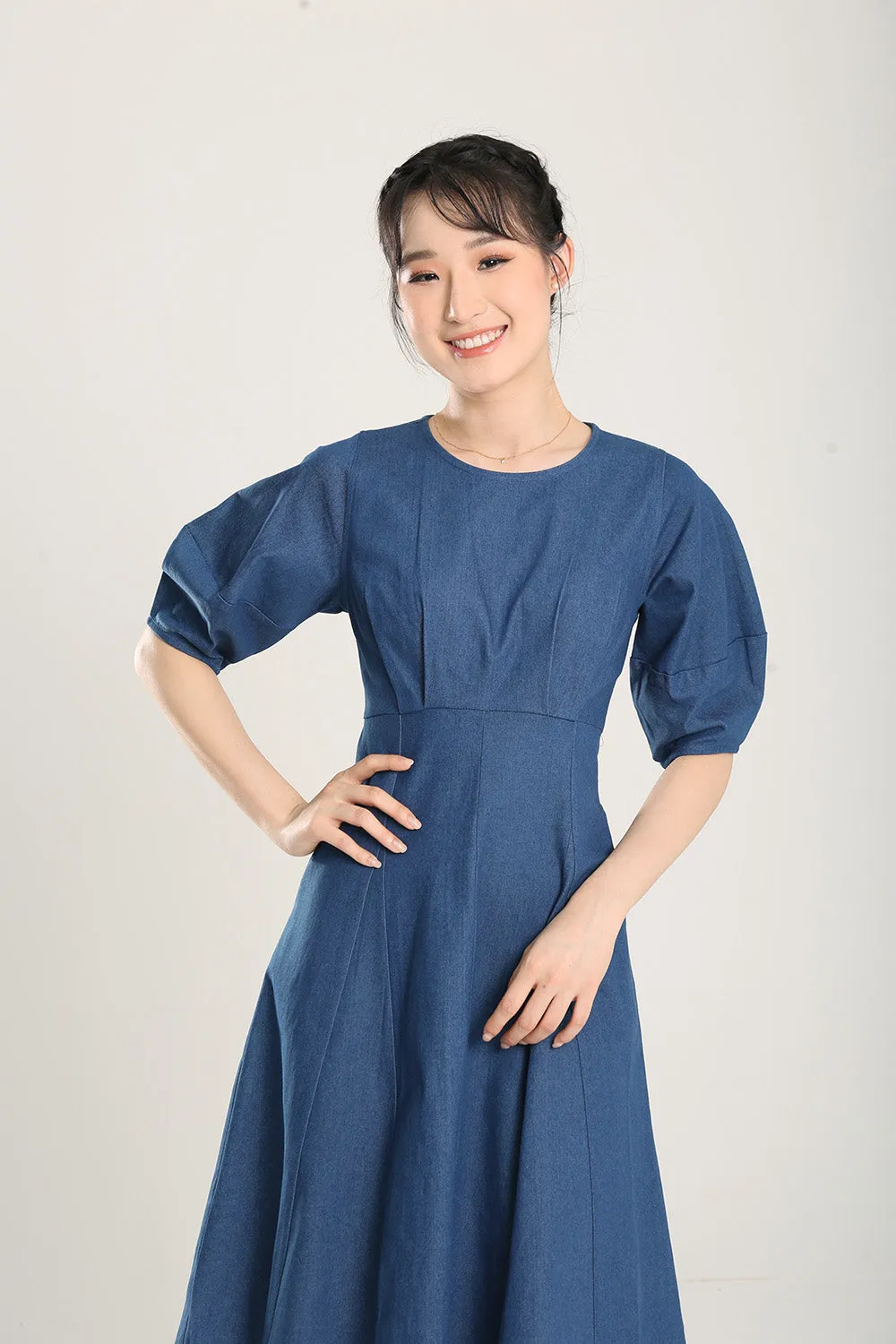 Jaelia Midi Denim Dress in Mid Wash