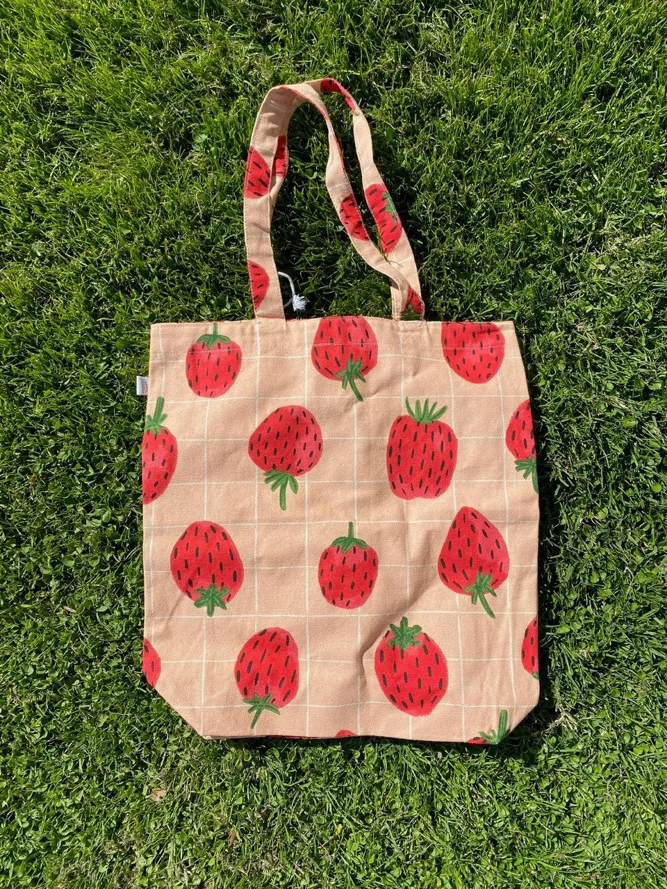 STRAWBERRY TOTE BAG