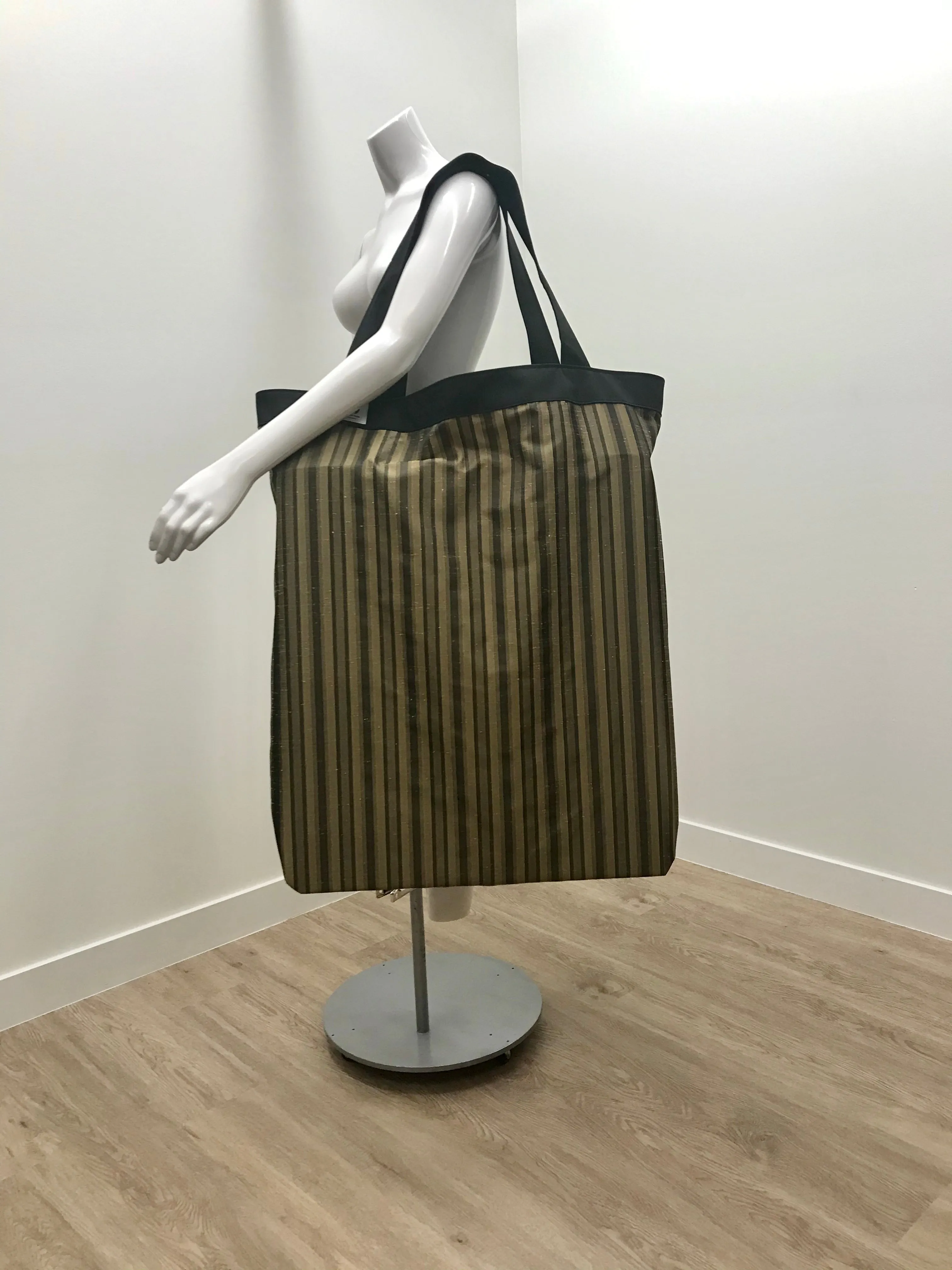 Yoga Tote | Black Bronze Brown